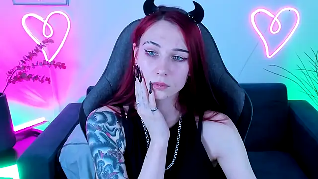 Stripchat cam girl ScarrletRed