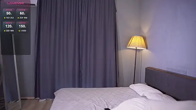 Stripchat cam girl KiraLuxe