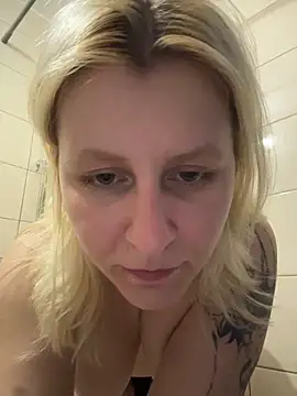 Stripchat cam girl Flora_White