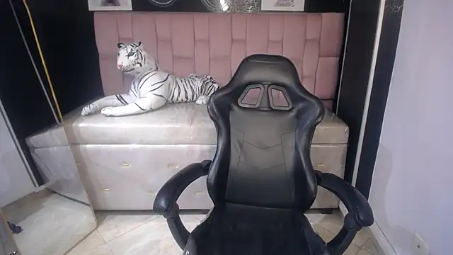 Stripchat cam girl samanta_b_