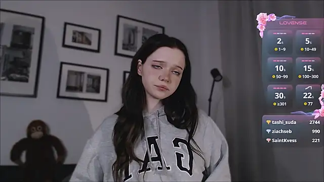 Stripchat cam girl mili_coy