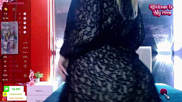 Stripchat cam girl sofia_curvymilf