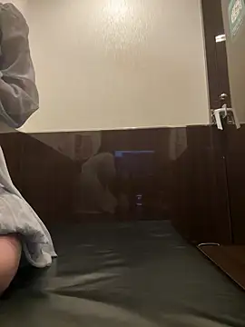 Stripchat cam girl MOMO_omom