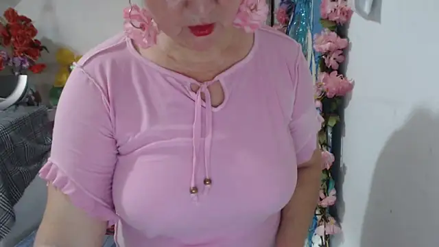 Stripchat cam girl MummyQueen