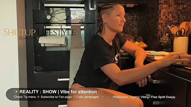 Stripchat cam girl SwingWingWomanSweden