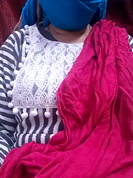 Stripchat cam girl ruhi_act