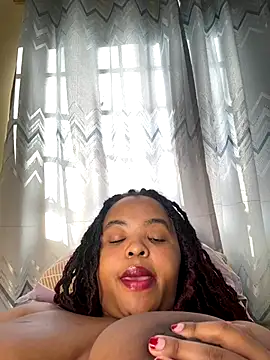 Stripchat cam girl Linah___