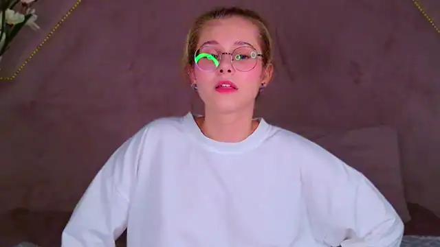 Stripchat cam girl RileyMimicho