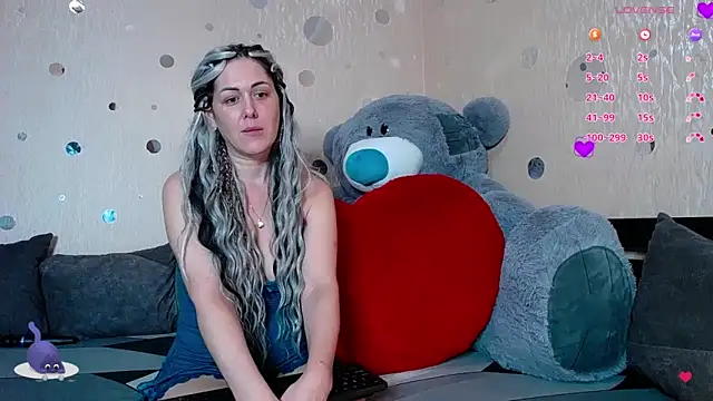 Stripchat cam girl -CUTE-EVIL-