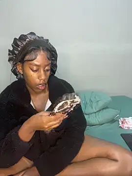 Thumbnail of petite_bee - Stripchat live cam