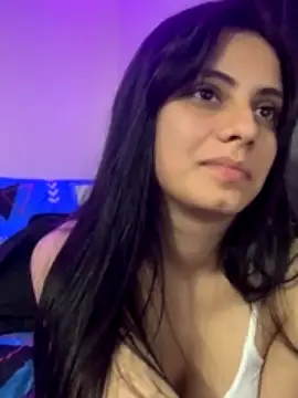 Stripchat cam girl CamilaalejandraK