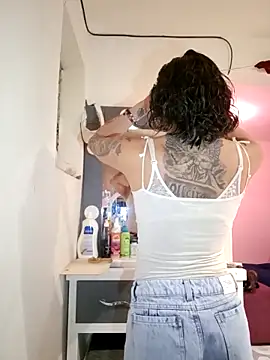 Stripchat cam girl BellaChiquis_