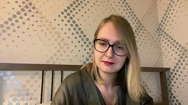 Stripchat cam girl KiraxFate