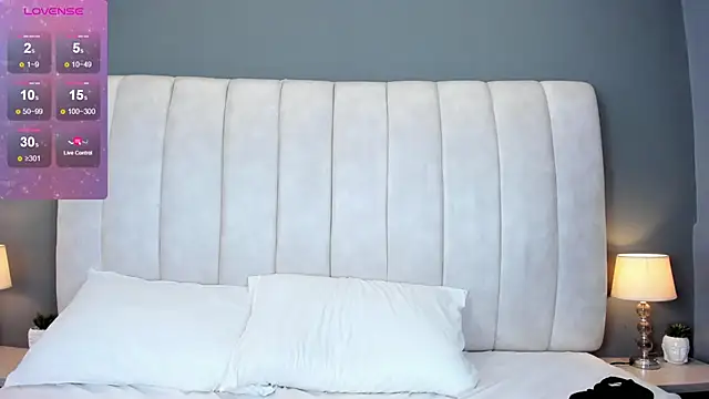 Stripchat cam girl NymzieLoren