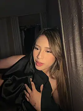 Stripchat cam girl romyamo