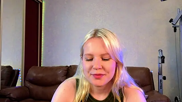 Stripchat cam girl Mila_Lioness