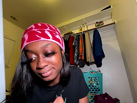 Stripchat cam girl AmouraaK