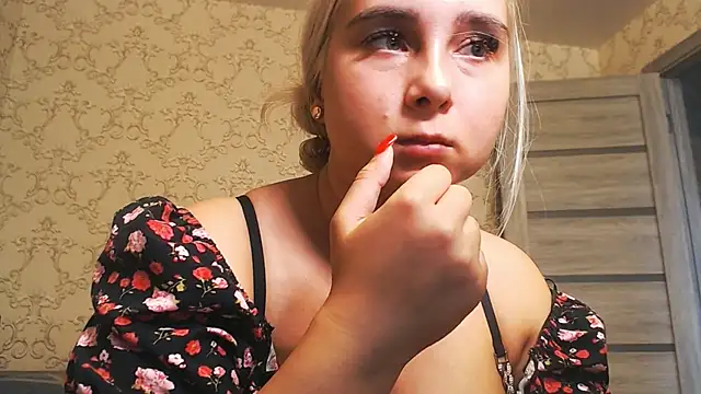 Stripchat cam girl DolphinDreams