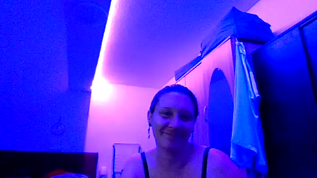 Stripchat cam girl LeAnnMelon