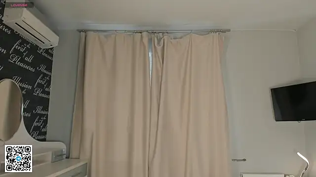 Stripchat cam girl EsmeFoulk