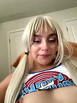 Stripchat cam girl CharmingMaddie