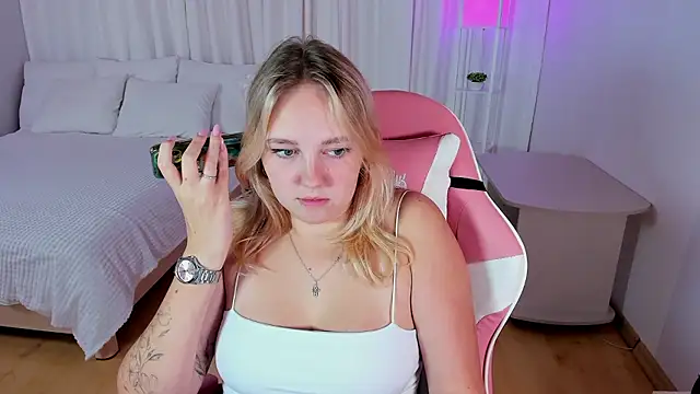 Stripchat cam girl PollyCream