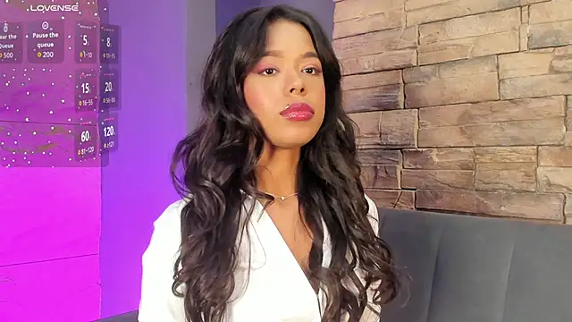 Stripchat cam girl naomi_hill1