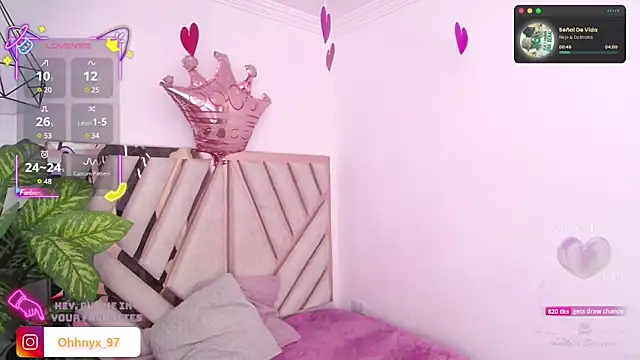 Stripchat cam girl NyxAndria_1