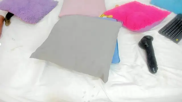 Stripchat cam girl mask_red_girl