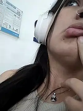 Stripchat cam girl Naiara_Love