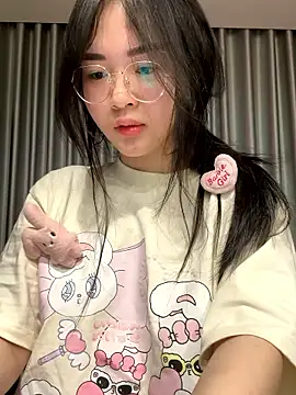 Stripchat cam girl Yangying_99