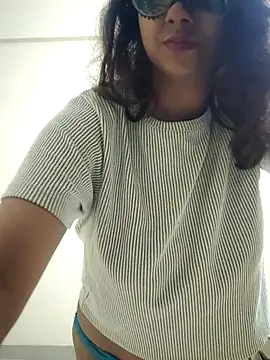 Stripchat cam girl Love_heartss