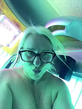 Stripchat cam girl MelodyMakerUk