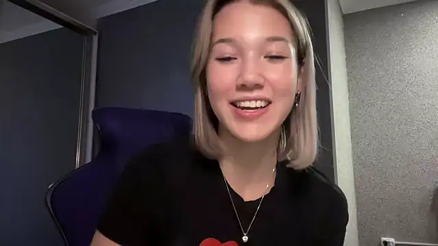 Stripchat cam girl lilXdomiii