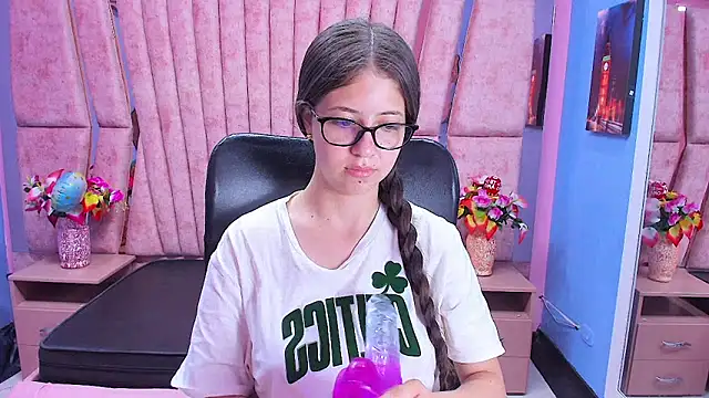 Stripchat cam girl sarah_sweett_