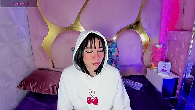 Stripchat cam girl NaniiSisy