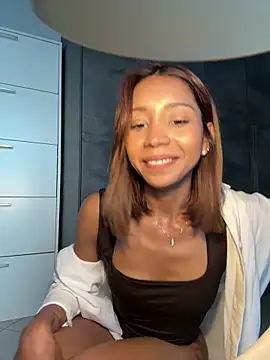 Thumbnail of latinacaro- - Stripchat live cam