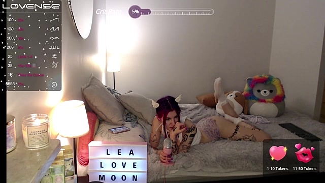 Stripchat cam girl LeaLovemoon