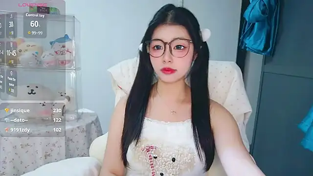 Stripchat cam girl -XiaoYu-777