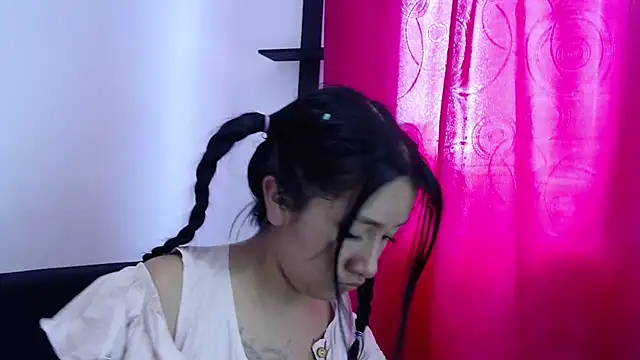 Stripchat cam girl Kiragaves_hot