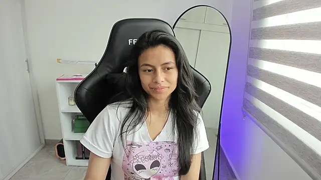 Stripchat cam girl martinnaa__