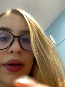 Stripchat cam girl PaulaCossiox