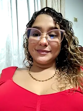 Stripchat cam girl BrendaGirs