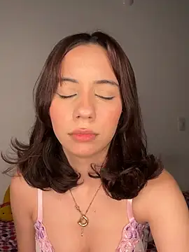 Thumbnail of Nicole_Cute04 - Stripchat live cam
