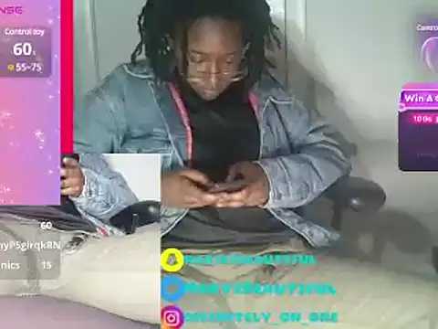 Stripchat cam girl cum2mary_