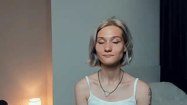 Stripchat cam girl SynnoveHarber