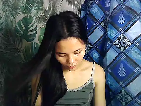 Stripchat cam girl CreamyPussie4u