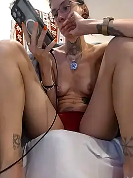 Stripchat cam girl HoneySquirrel