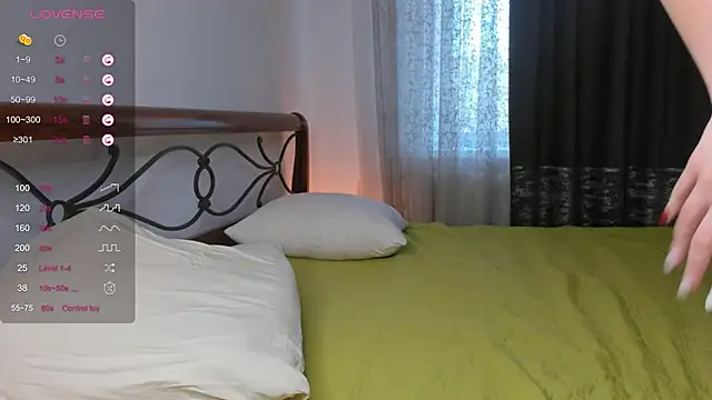 Stripchat cam girl SynnoveChill