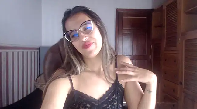 Stripchat cam girl PaolaMendez_